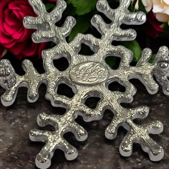 Retired KIRKS FOLLY Snowflake Brooch – A Sparkling Winter Wonderland! - Picture 7 of 7